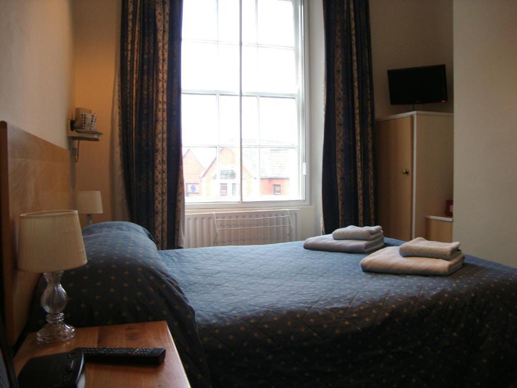 Clock Tower Hotel Exeter Room photo